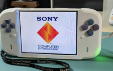 有人用1994年最初的PlayStation制作了一款游戏掌上电脑